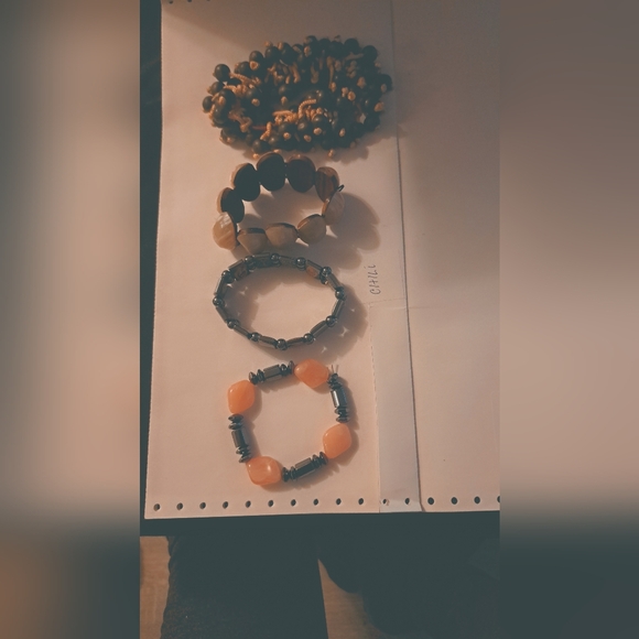 4 bracelets - Picture 2 of 2
